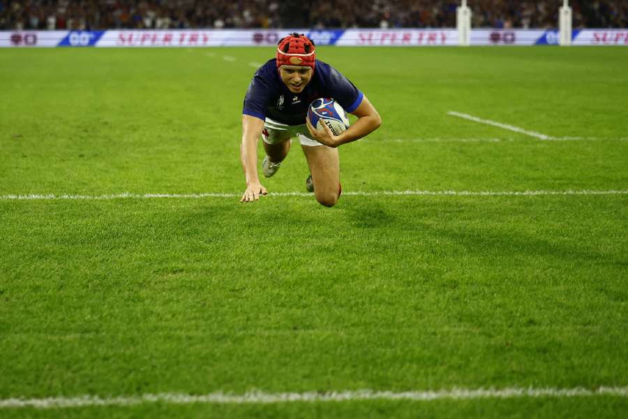 France's Louis Bielle-Biarrey scores their eleventh try