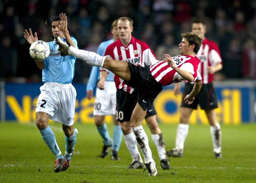 Robin van Persie (L) and Mateja Kezman during the last European meeting between Feyenoord and PSV in March 2002 Robin van Persie (L) and Mateja Kezman during the last European meeting between Feyenoord and PSV in March 2002
