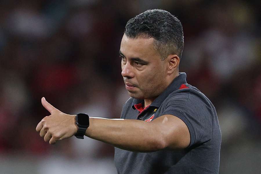Vitória, de Jair Ventura, faz as contas para se manter na elite do futebol nacional Vitória, de Jair Ventura, faz as contas para se manter na elite do futebol nacional