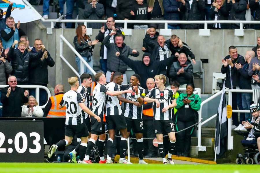 Newcastle sa teší z výhry nad Gunners.