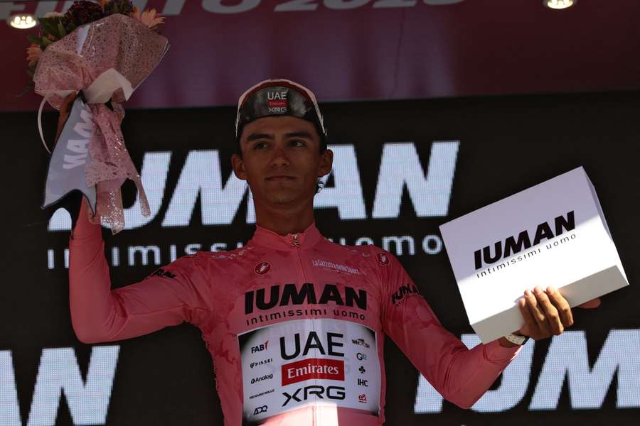 Isaac del Toro sur le podium ce dimanche.