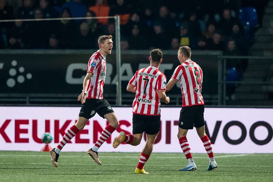 Tobias Lauritsen, Vito van Crooij en Arno Verschueren van Sparta Rotterdam vieren de 0-1
