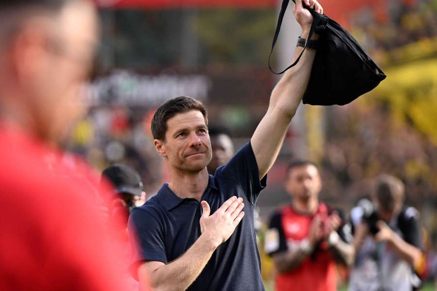 Xabi Alonso, emocionado en su despedida.