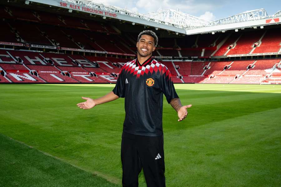 Andrey Santos trocou o Chelsea pelo Manchester United Andrey Santos trocou o Chelsea pelo Manchester United