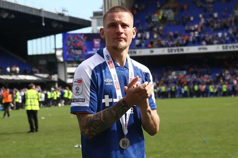 Luke Woolfenden está em final de contrato com o Ipswich