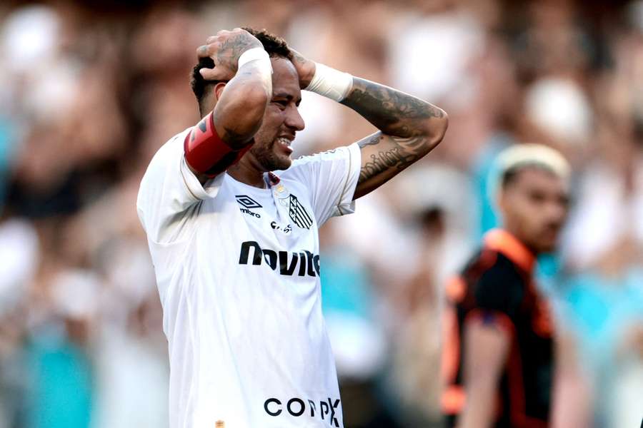 Neymar não escondeu chateação com ausência na lista de Ancelotti Neymar não escondeu chateação com ausência na lista de Ancelotti