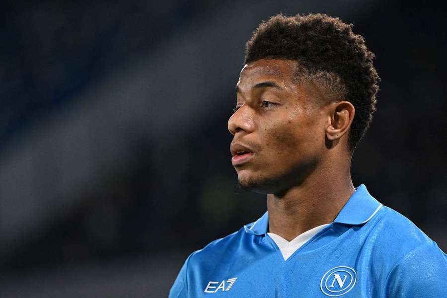 David Neres em destaque no Nápoles