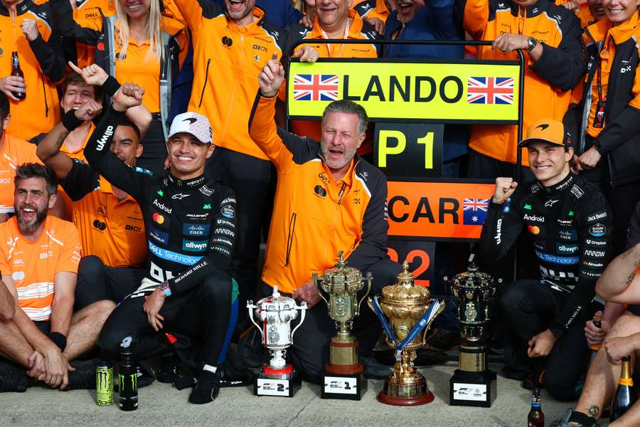 Zak Brown vive un momento dulce con McLaren