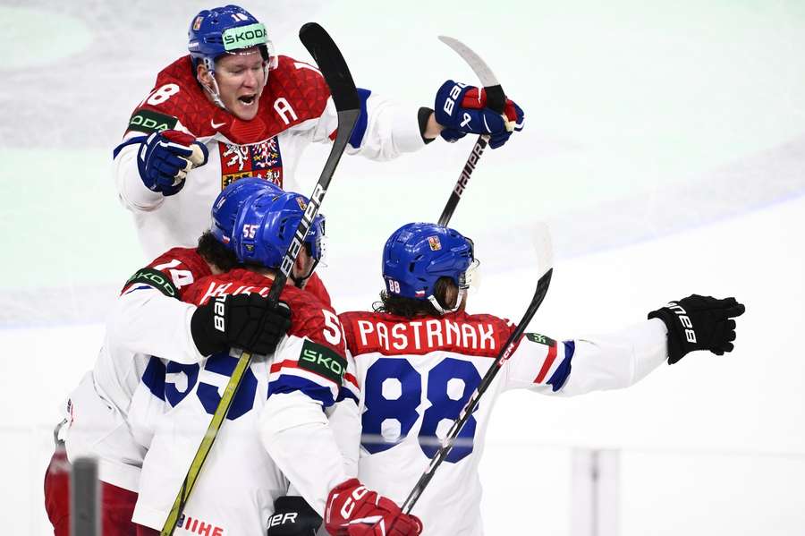 Českí hokejisti získali na domácom ľade v Prahe zlaté medaily.