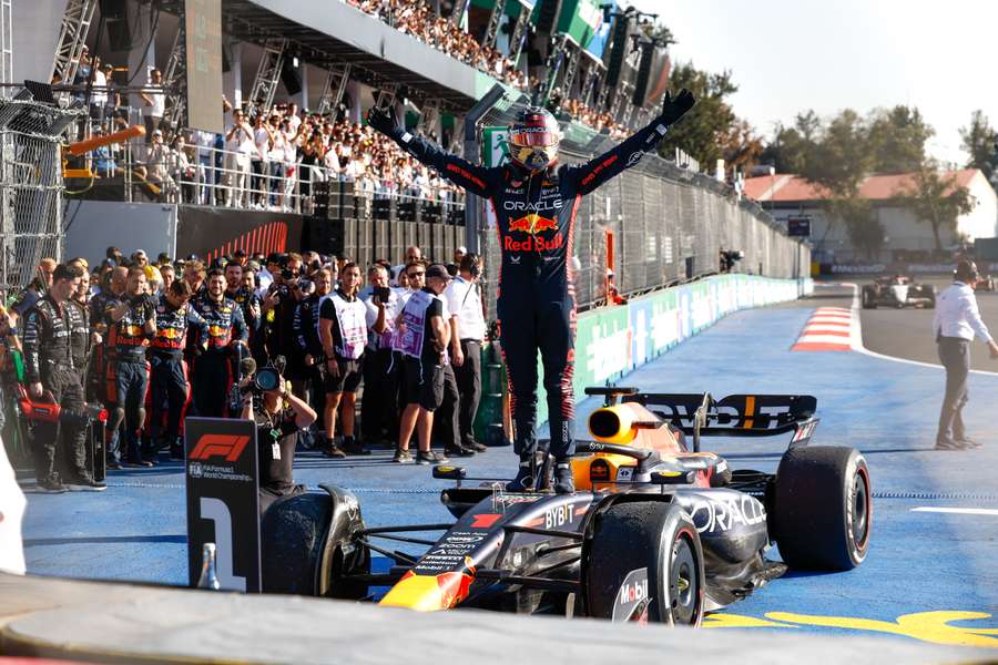 Max Verstappen pakte in Mexico de zestiende overwinning van het seizoen Max Verstappen pakte in Mexico de zestiende overwinning van het seizoen
