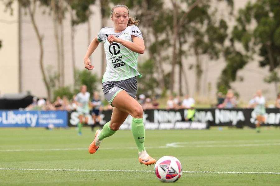 Elizabeth Anton, a New Zealand international, in action with Canberra United Elizabeth Anton, a New Zealand international, in action with Canberra United