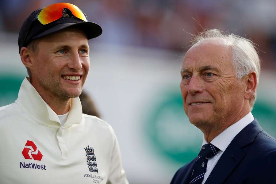 England's Joe Root and ECB chairman Colin Graves during the end of series presentation