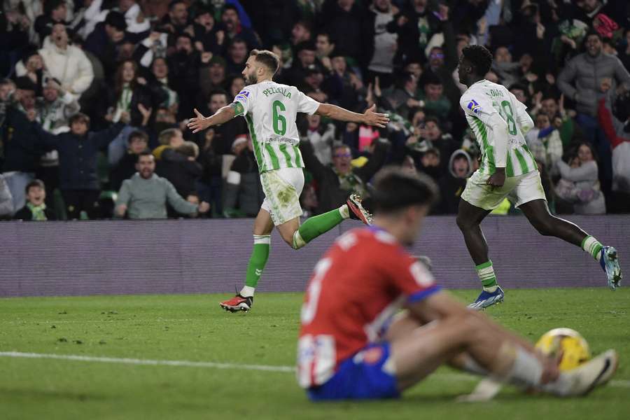 Pezzella celebra su gol contra el Girona.