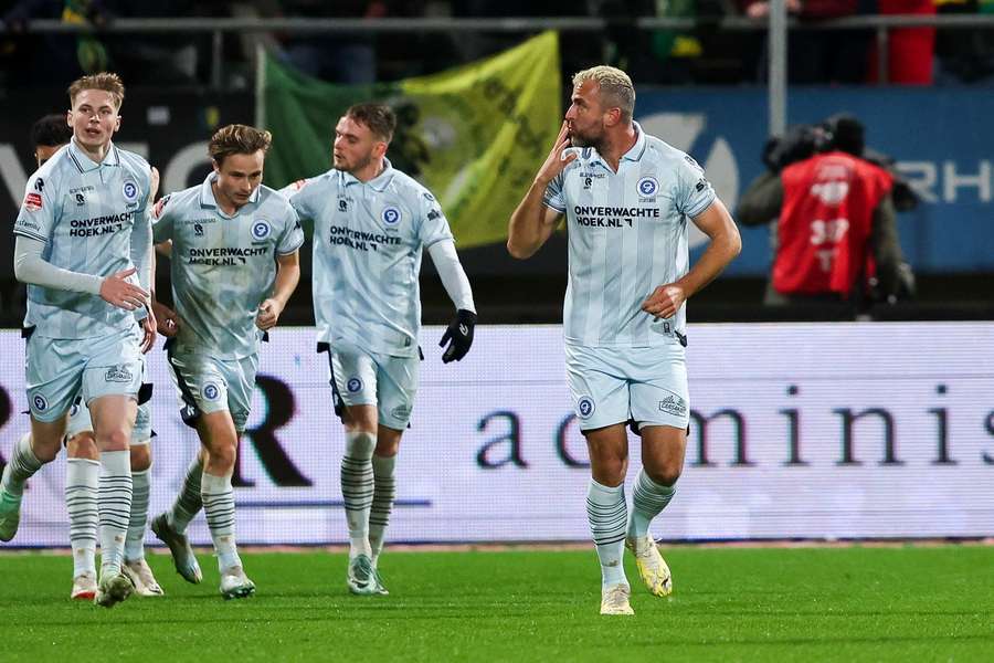 De Graafschap viert een doelpunt bij ADO Den Haag