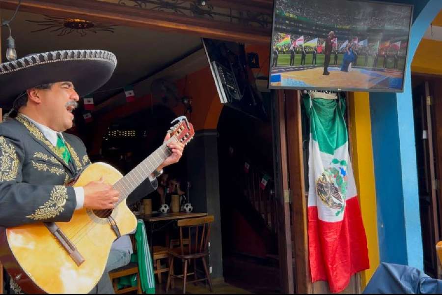 Mariachi se apresentou no restaurante mexicano em São Paulo