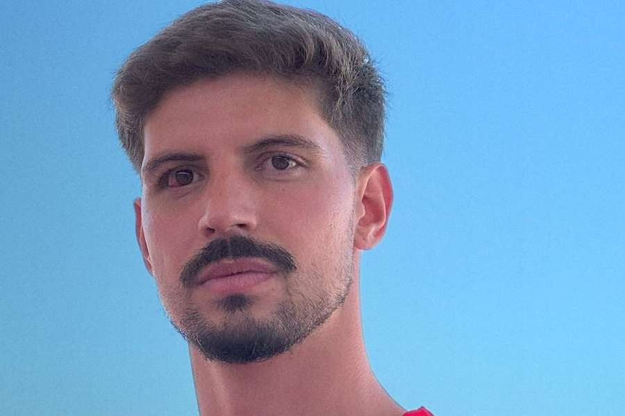 Pedro Martelo oficializado pela Oliveirense