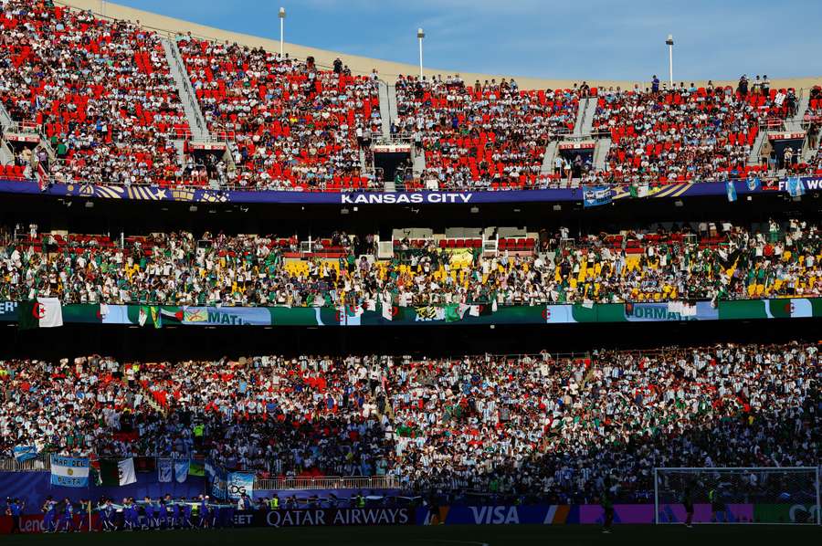 Tribunele pline în timpul meciului dintre Argentina și Algeria Tribunele pline în timpul meciului dintre Argentina și Algeria