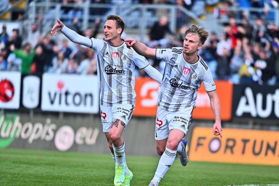 V posledním zápase vystřelilo Dynamu vítězství duo Čermák, Čavoš. V posledním zápase vystřelilo Dynamu vítězství duo Čermák, Čavoš.