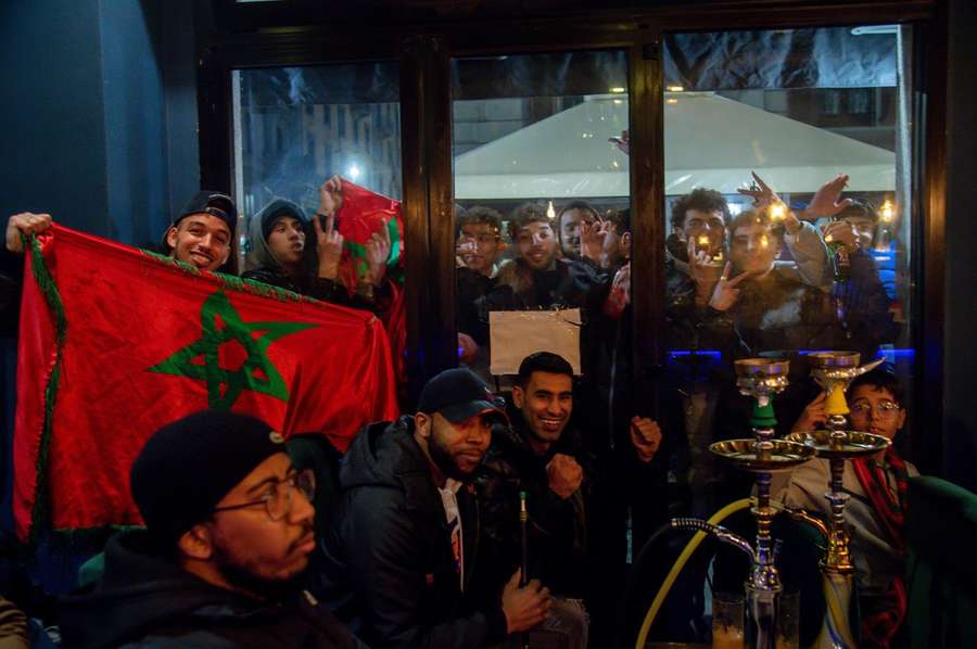 Mondiali, l'esplosione di gioia dei tifosi marocchini a Milano, Bologna e Torino