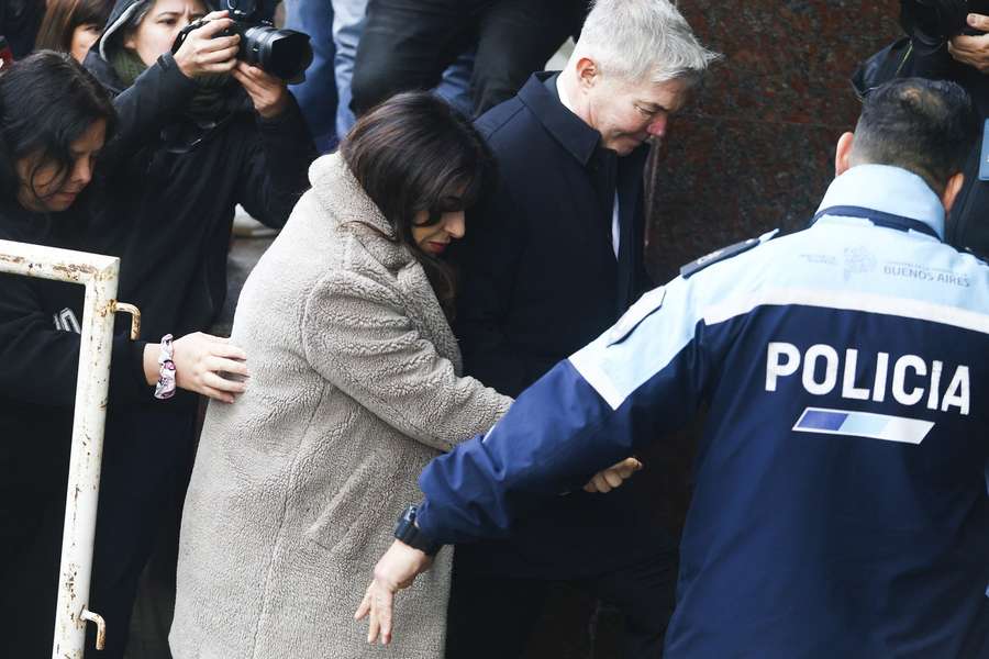 Gianinna Maradona, fiica lui Diego Armando Maradona, la sosirea la tribunalul din San Isidro