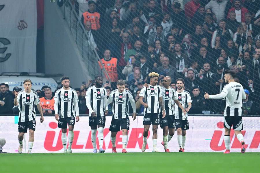Bestikas celebrate against Galatasaray