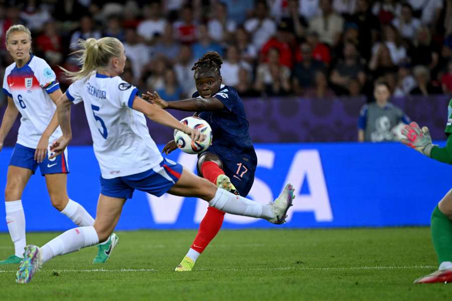 Sandy Baltimore scores France's second