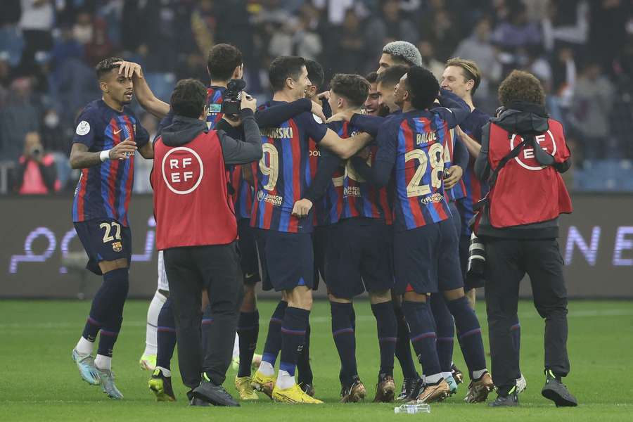 Barcelone s'impose facilement 3-1 face au Real Madrid et remporte la Supercoupe