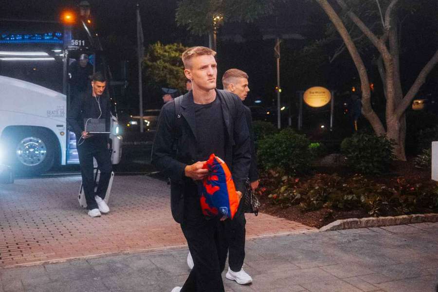 Čeští fotbalisté už jsou v dějišti MS, po nočním letu dorazili do New Yorku Čeští fotbalisté už jsou v dějišti MS, po nočním letu dorazili do New Yorku