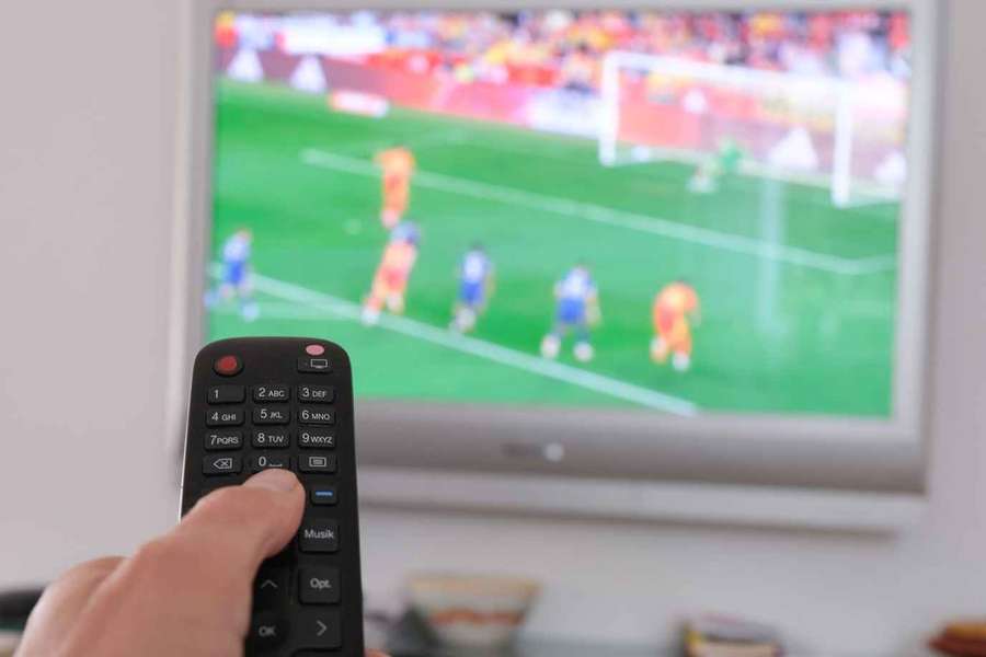 Cine transmite la TV FCSB - CFR Cluj Cine transmite la TV FCSB - CFR Cluj