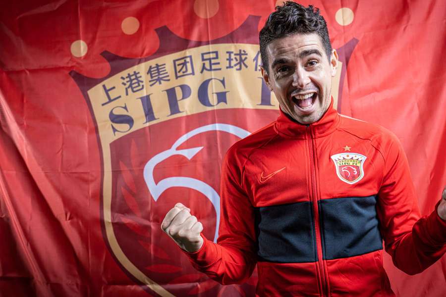 Oscar during his time with Shanghai Port in China. Oscar during his time with Shanghai Port in China.