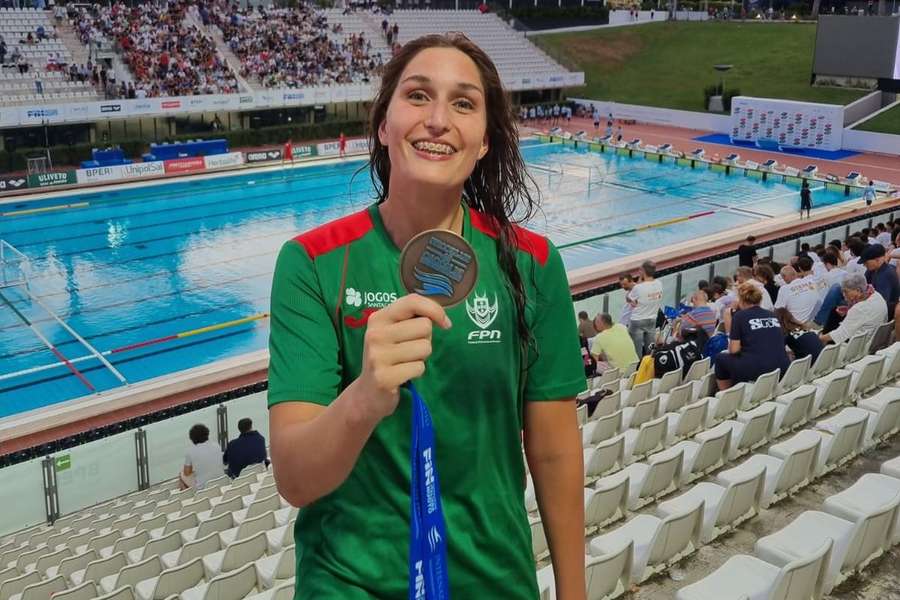 Tamila Holub com medalha em Roma