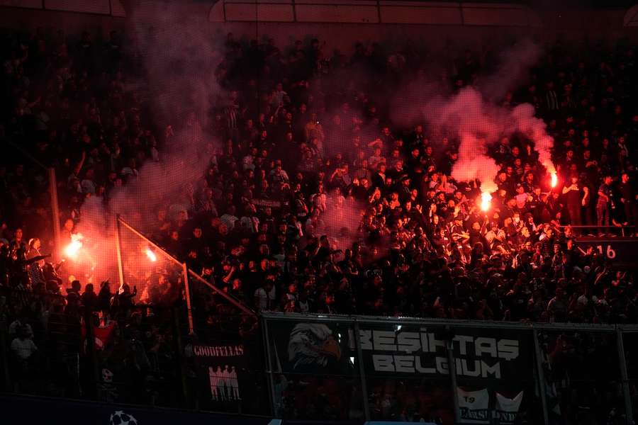 Suporterii lui Beşiktaş au primit interdicție de a intra pe stadionul formației Olympique Lyon, la meciul prevăzut pe 24 octombrie în Europa League