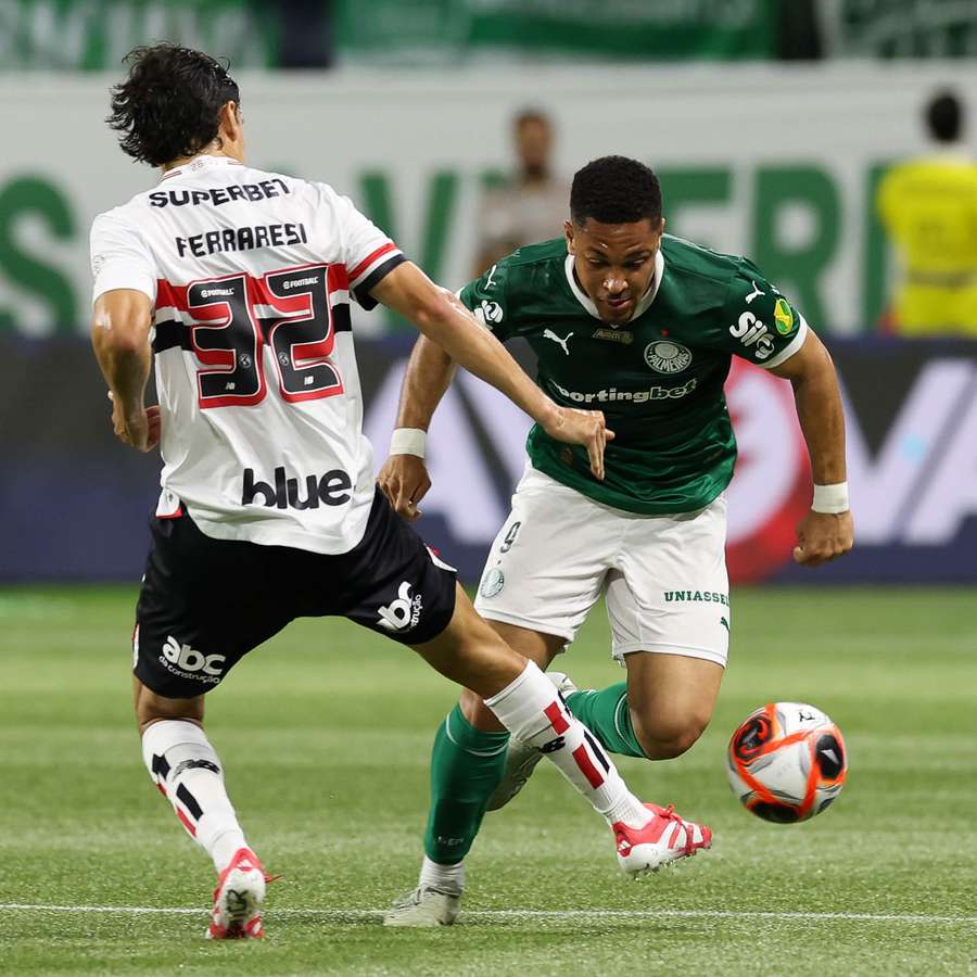 Vitor Roque estreou-se pelo Palmeiras na vitória sobre o São Paulo