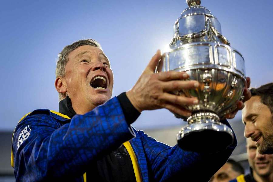 AZ manager Leeroy Echteld with the KNVB Beker trophy