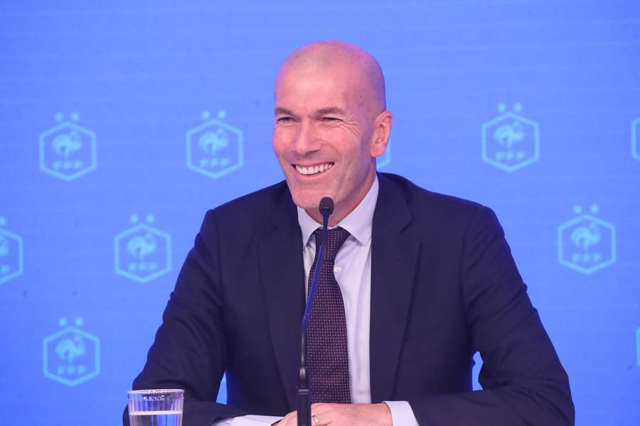 Franța și-a schimbat logo-ul la numai o zi după numirea lui Zinedine Zidane în funcția de selecționer
