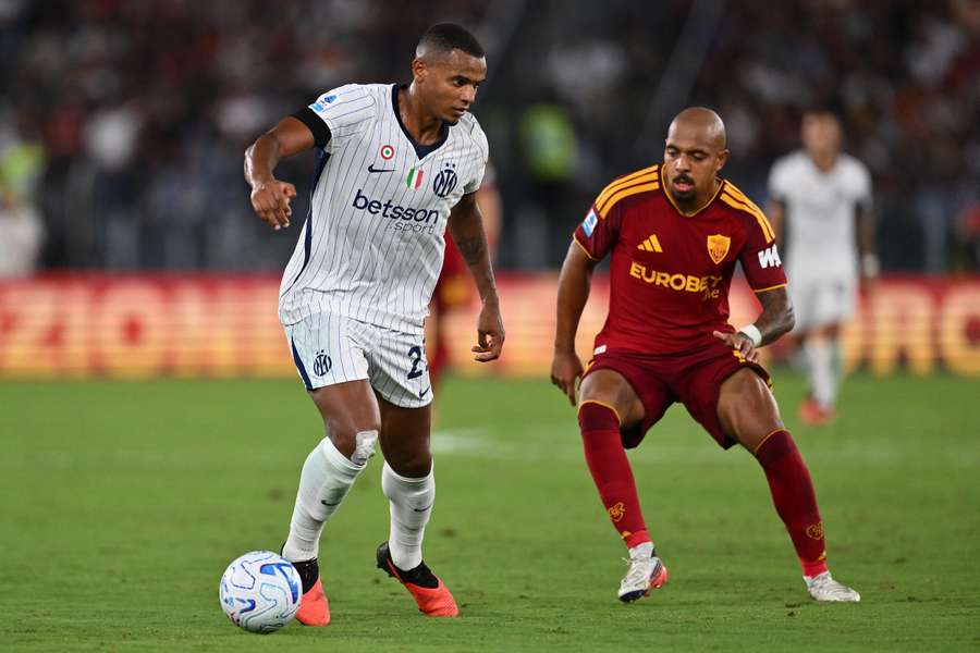 Manuel Akanji in azione contro la Roma Manuel Akanji in azione contro la Roma