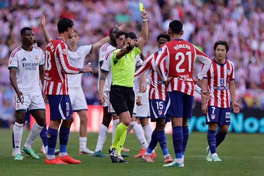 Madridské derby bolo poriadne vyhrotené. Madridské derby bolo poriadne vyhrotené.