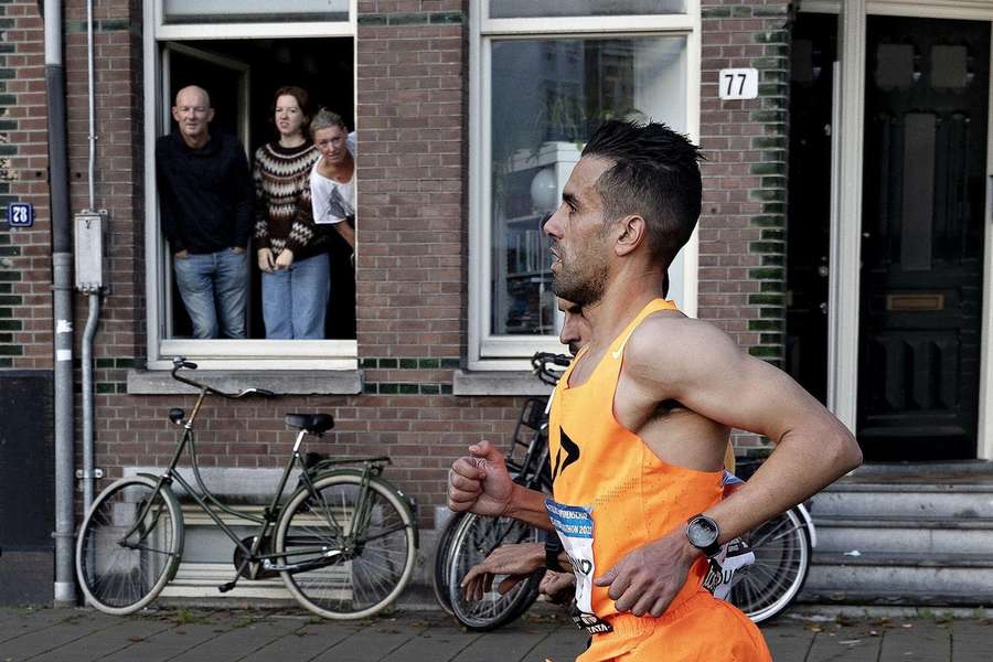 Khalid Choukoud komt in marathon Amsterdam niet aan olympische limiet