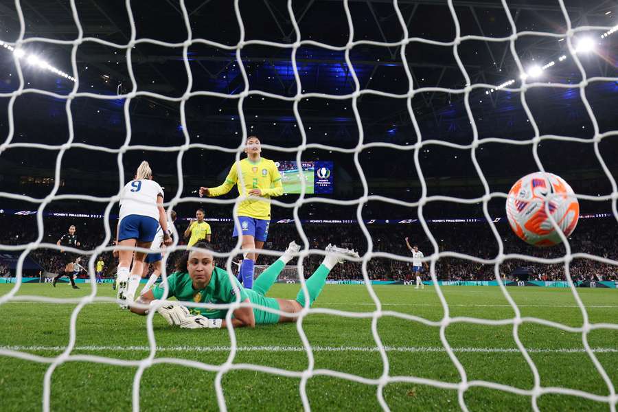 Inglaterra abriu o marcador aos 23 minutos da primeira parte
