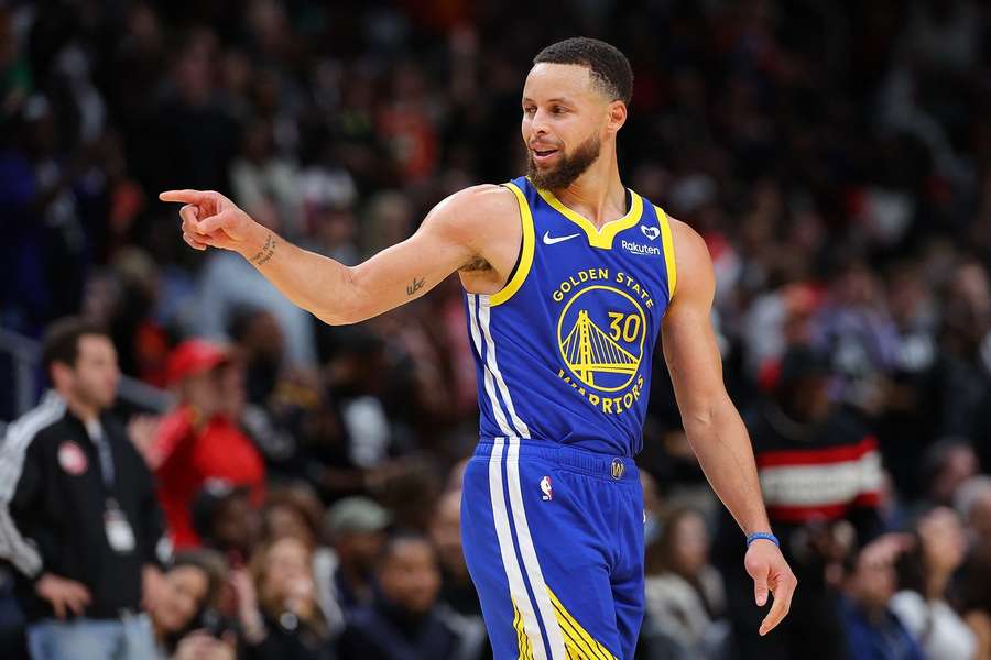 Curry zaostal pouze dva body za svým rekordem.