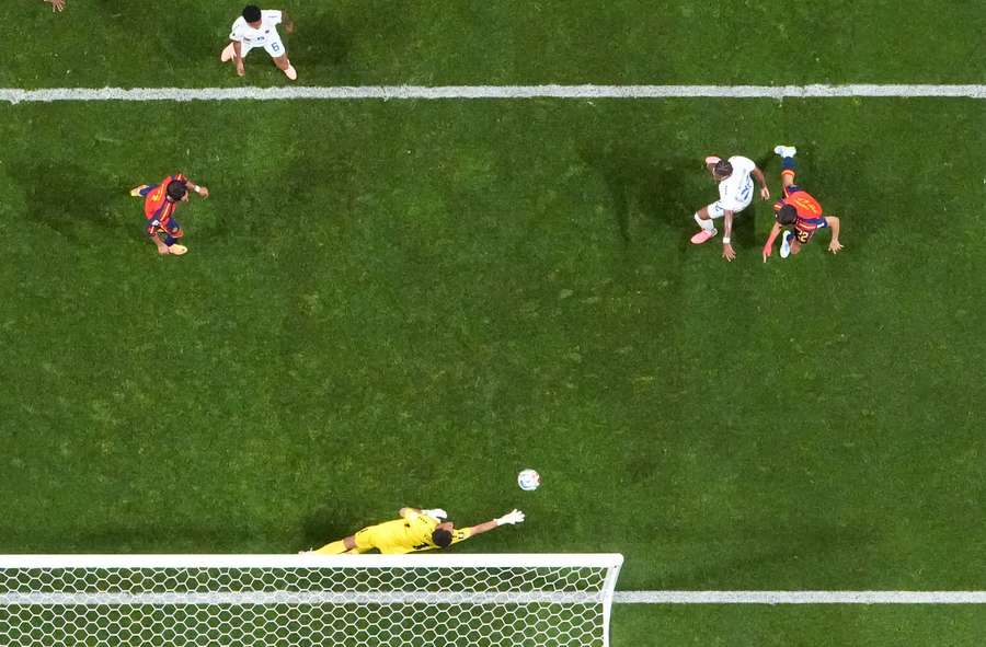 Vozinha salva su Laporte Vozinha salva su Laporte