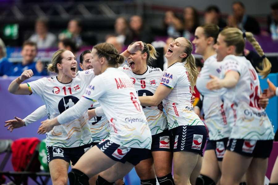 Niemki i Norweżki awansowały do półfinału mistrzostw świata w piłce ręcznej Niemki i Norweżki awansowały do półfinału mistrzostw świata w piłce ręcznej