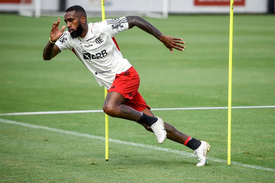 Gerson sentiu incômodo no aquecimento do jogo contra o Botafogo