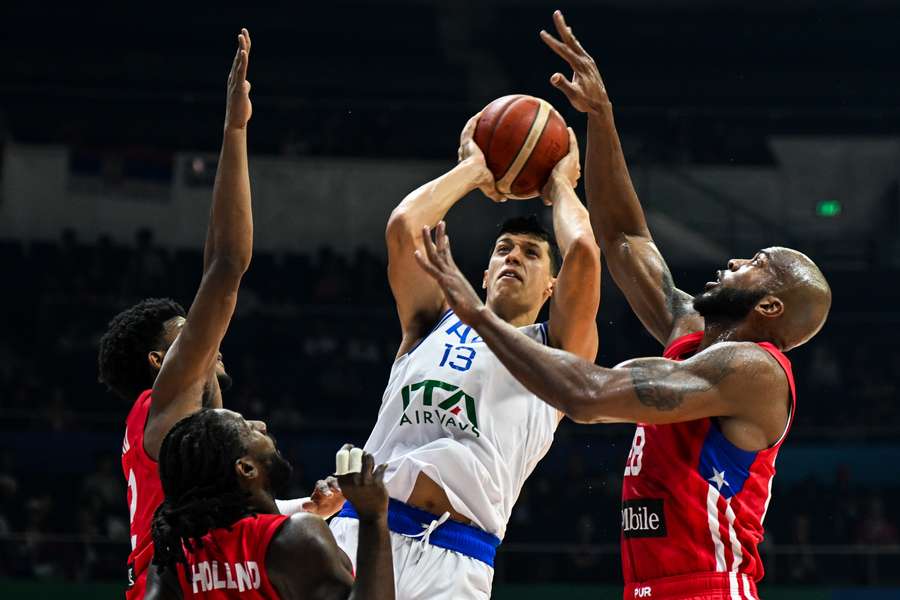 Simone Fontecchio em ação contra Porto Rico