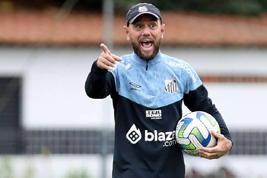 Kleiton Lima preferiu deixar o comando do Santos 