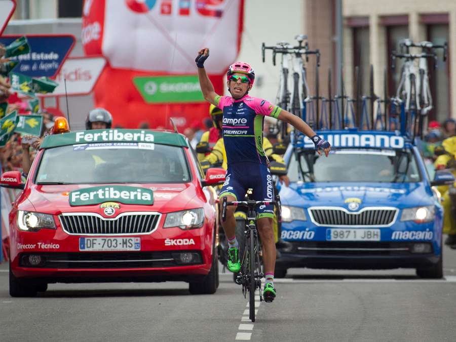 Nélson Oliveira célèbre le triomphe à la Vuelta 2011 Nélson Oliveira célèbre le triomphe à la Vuelta 2011