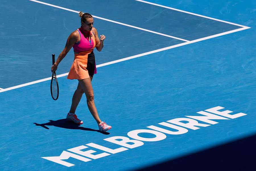 Tenis Flash: Zwycięstwa Sabalenki i Alcaraza w Melbourne, czekamy na mecz Magdy Linette Tenis Flash: Zwycięstwa Sabalenki i Alcaraza w Melbourne, czekamy na mecz Magdy Linette