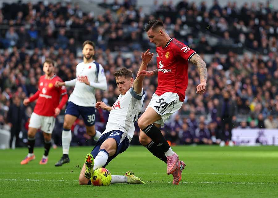 Tottenham's Micky van de Ven tackles Man Utd's Benjamin Sesko