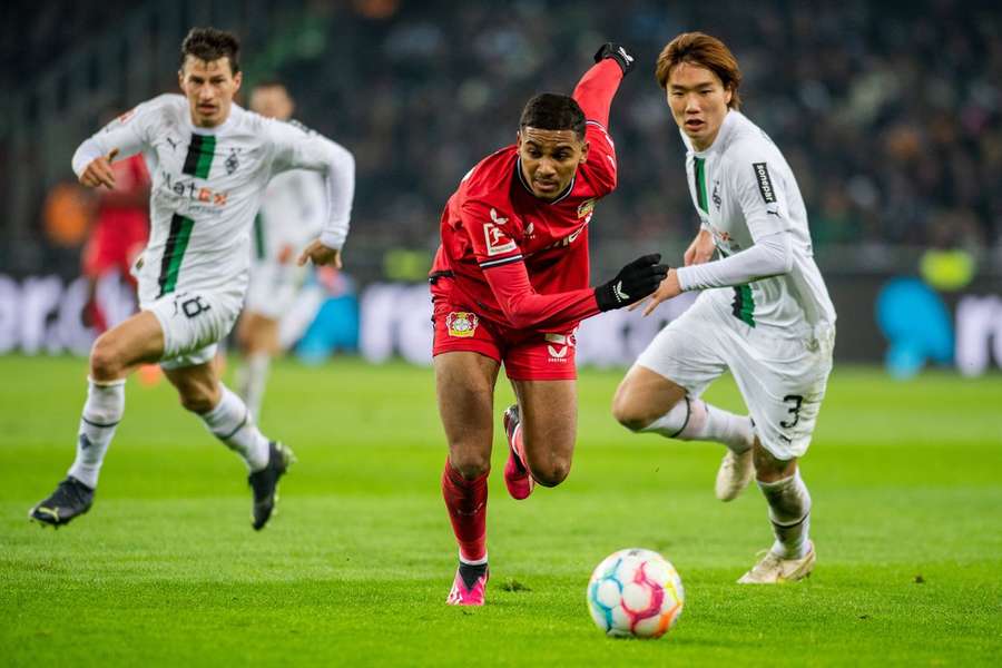 Amine Adli marcou e assistiu no triunfo do Bayer Leverkusen