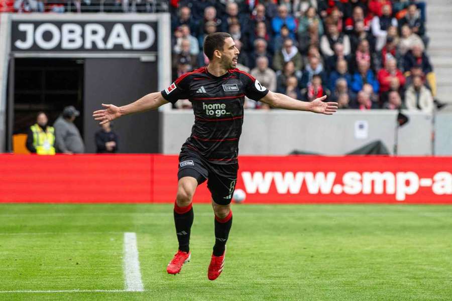 Khedira trifft sehr selten in der Bundesliga. Khedira trifft sehr selten in der Bundesliga.
